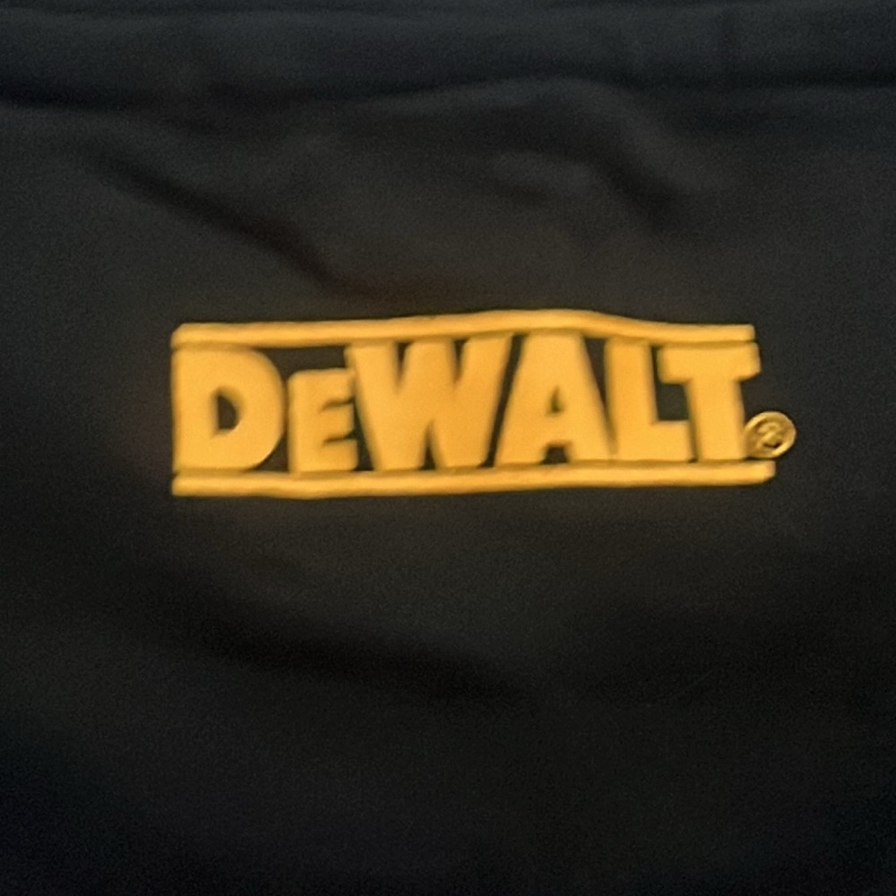 Brand new black dewalt t shirt with tags medium workwear